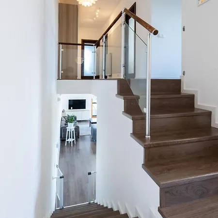 Cozy Terraced House With Infra Sauna And Parking *
