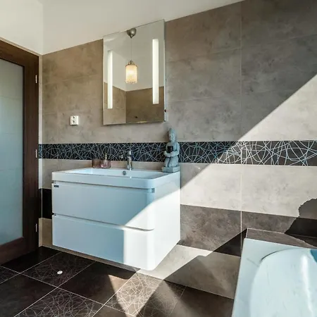 Cozy Terraced House With Infra Sauna And Parking *