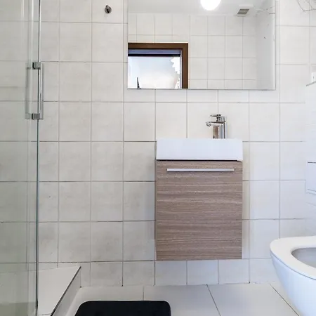 Cozy Terraced House With Infra Sauna And Parking Jesenice (Prague-West)